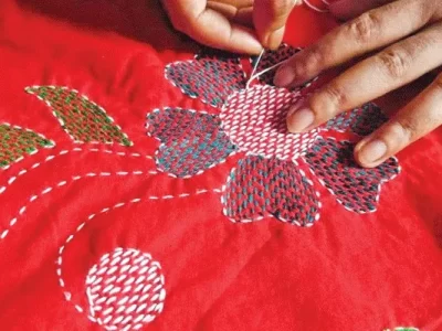 embroidering-nakshi-kantha