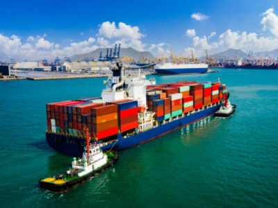 Container,Ship,Sailing,In,Green,Sea,And,Tugboat,Drag,Shipping